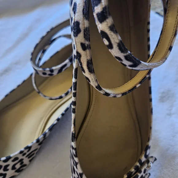 Marc Fisher Leopard Print Shoes - Women - Size 10 - Picture 7 of 7